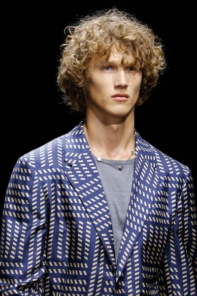 Look 63